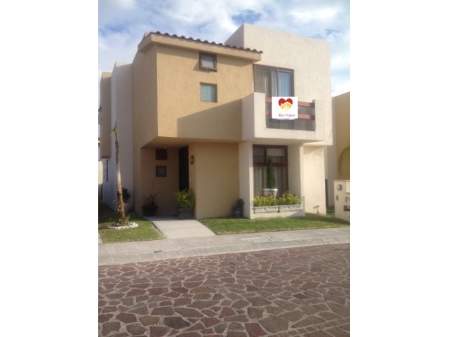 Casa en Renta en Cumbres del Lago