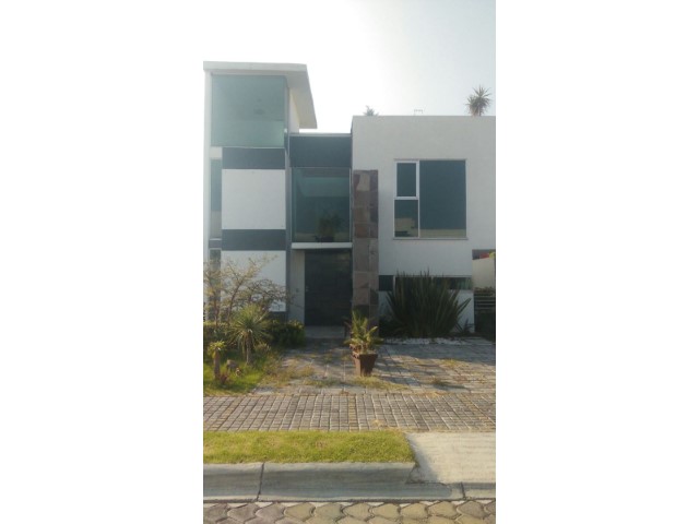 Casa en Renta en Lomas de Angelopolis