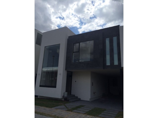 Casa en Renta en Lomas de Angelopolis