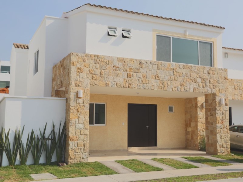 Casa en Renta en Lomas de Angelopolis