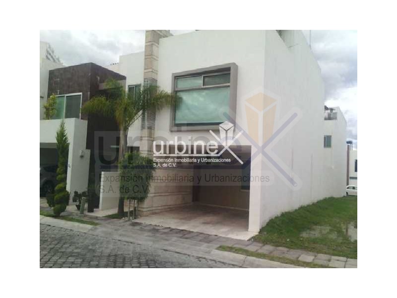 Casa en Renta en Lomas de Angelopolis