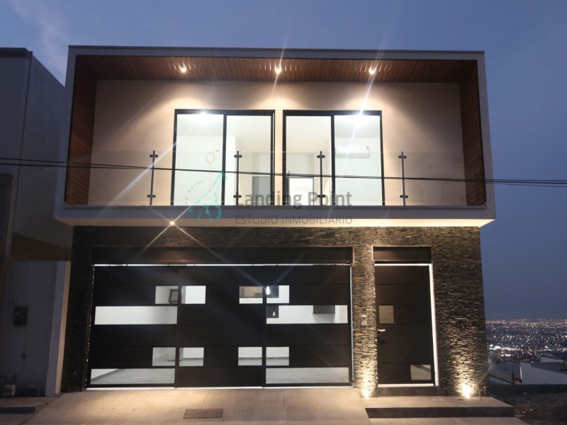 Casa en Venta en Cumbres 4to Sector