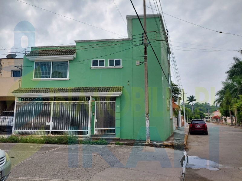 Casa en Renta en Petrolera