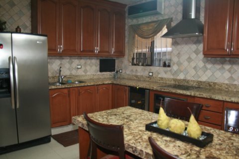 Casa en Venta en Cumbres 5to Sector