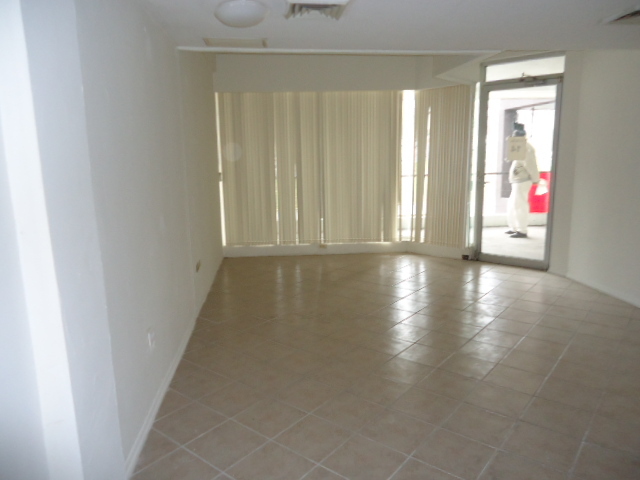 Local en Renta en Cumbres 4o. Sector