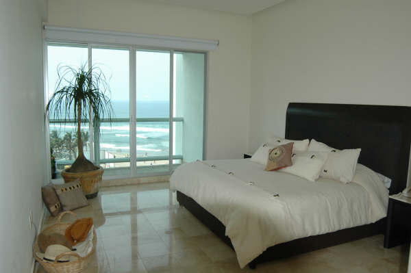 Condominio en temporary rental en Costera de las Palmas