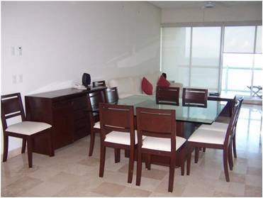 Condominio en temporary rental en Costera de las Palmas